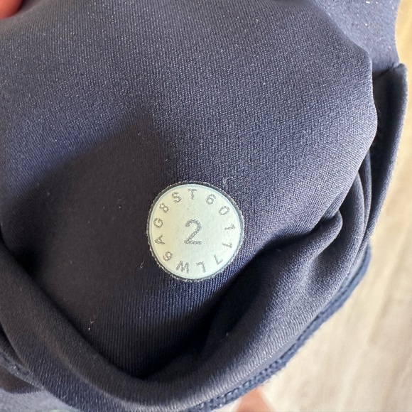 LuluLemon Fast & Free Crop (19") Midnight Navy, size 2 - Picture 4 of 7
